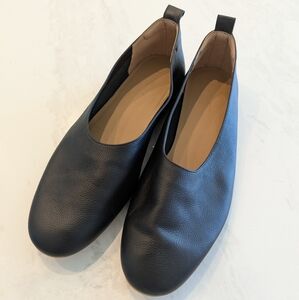 Everlane Black Leather Slip-On Flats